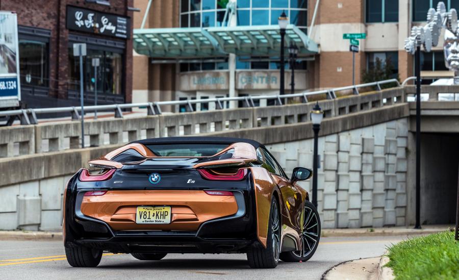  BMW i8 Roadster (I15) 2018 года  (NA) (фото 14 из 17)
